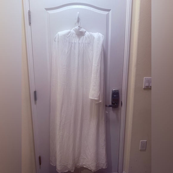 Elliatt Melissa Long Sleeve Gown in White Size L NWT Flaw Noted- Belt Missing!!! - Picture 6 of 7